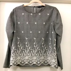 Zara Basic collection size L ( Fits like  a M), houndstooth long sleeves blouse.